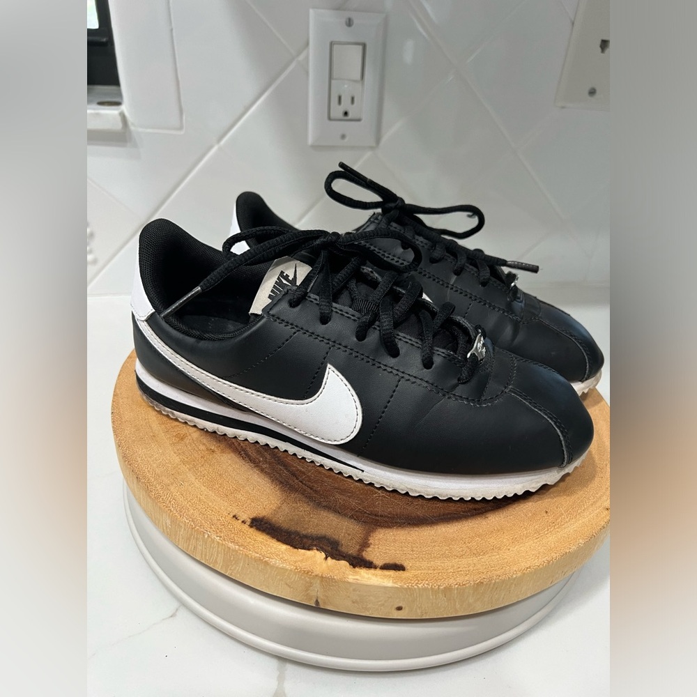 Nike Cortez Black size 6y, 7.5w